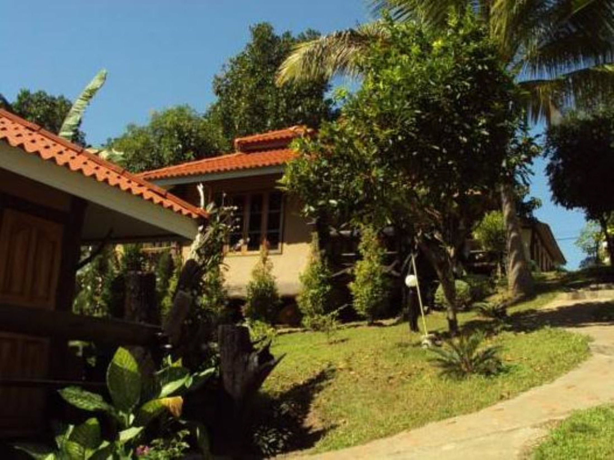 Baanphuthadol Hotel Мае Хонг Сон Екстериор снимка