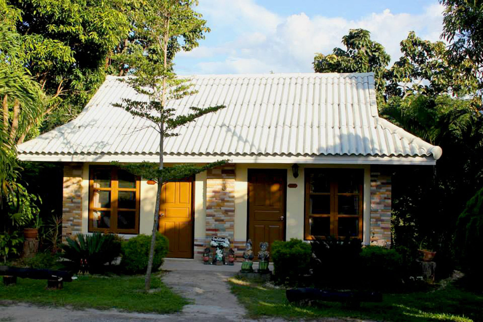 Baanphuthadol Hotel Мае Хонг Сон Екстериор снимка