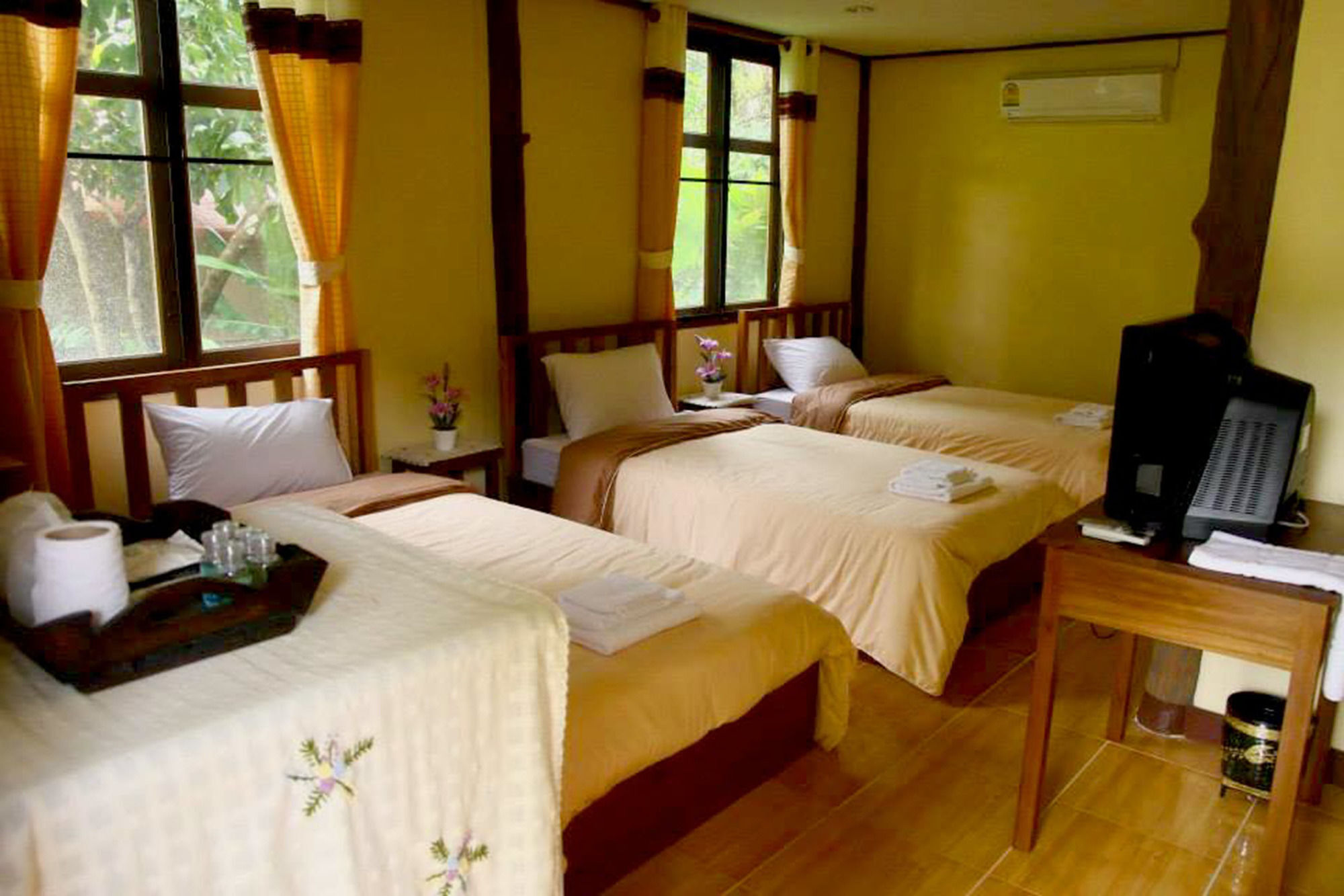 Baanphuthadol Hotel Мае Хонг Сон Екстериор снимка